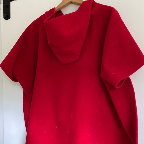 Wool Cape - Picture 2 of 4